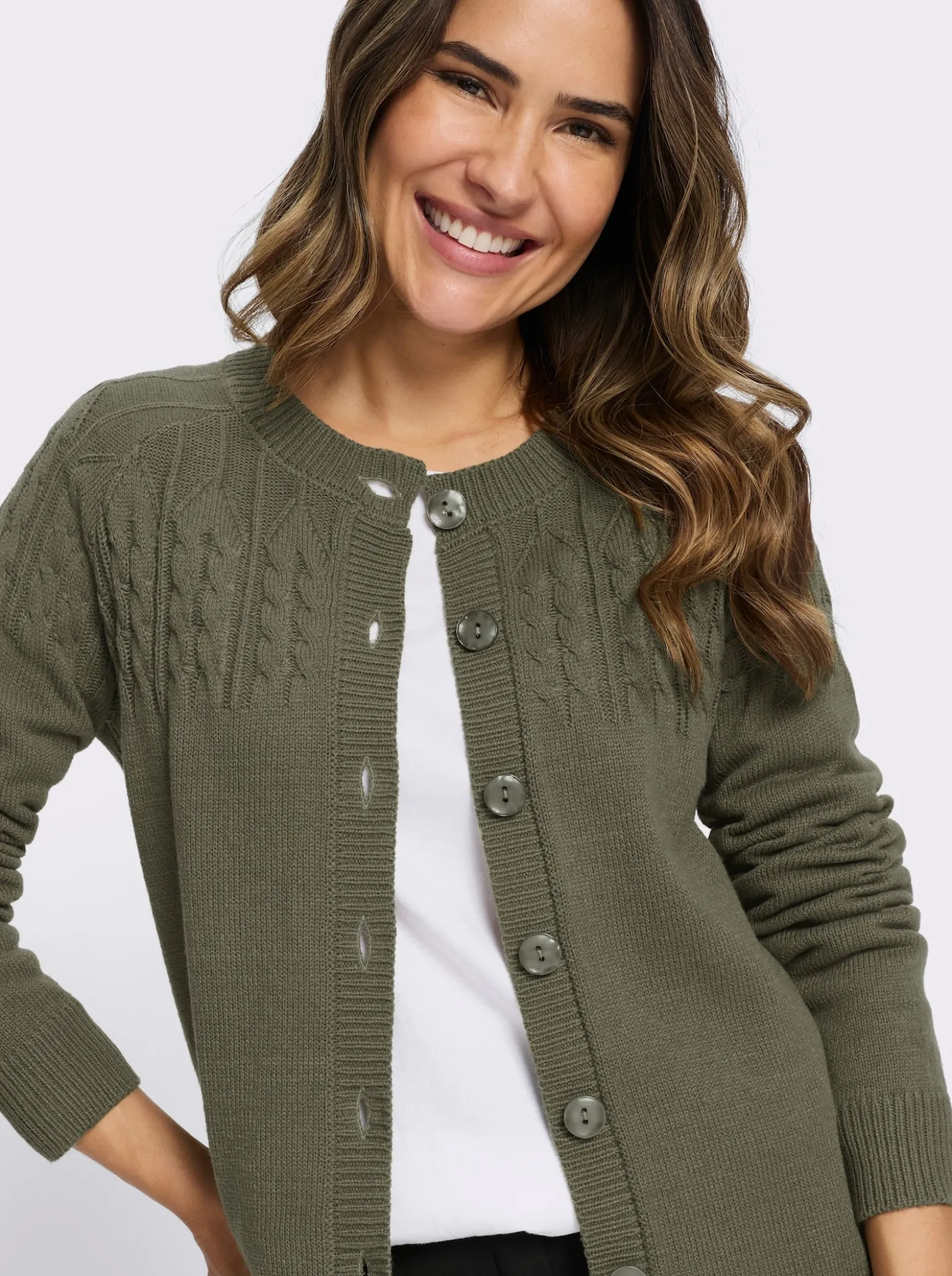 Strickjacke mit Zopfmuster