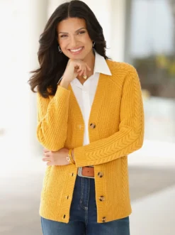 Strickjacke mit Zopfmuster