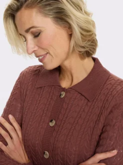 Strickjacke mit Zopfmuster