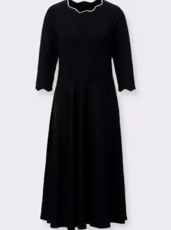 Strickkleid mit gewellten Abschlüssen