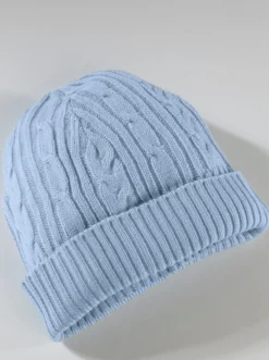 Strickmütze mit Zopf- und Rippenmuster