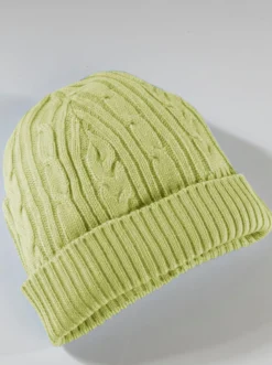 Strickmütze mit Zopf- und Rippenmuster