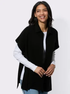 Strickponcho mit aufgesetzten Taschen