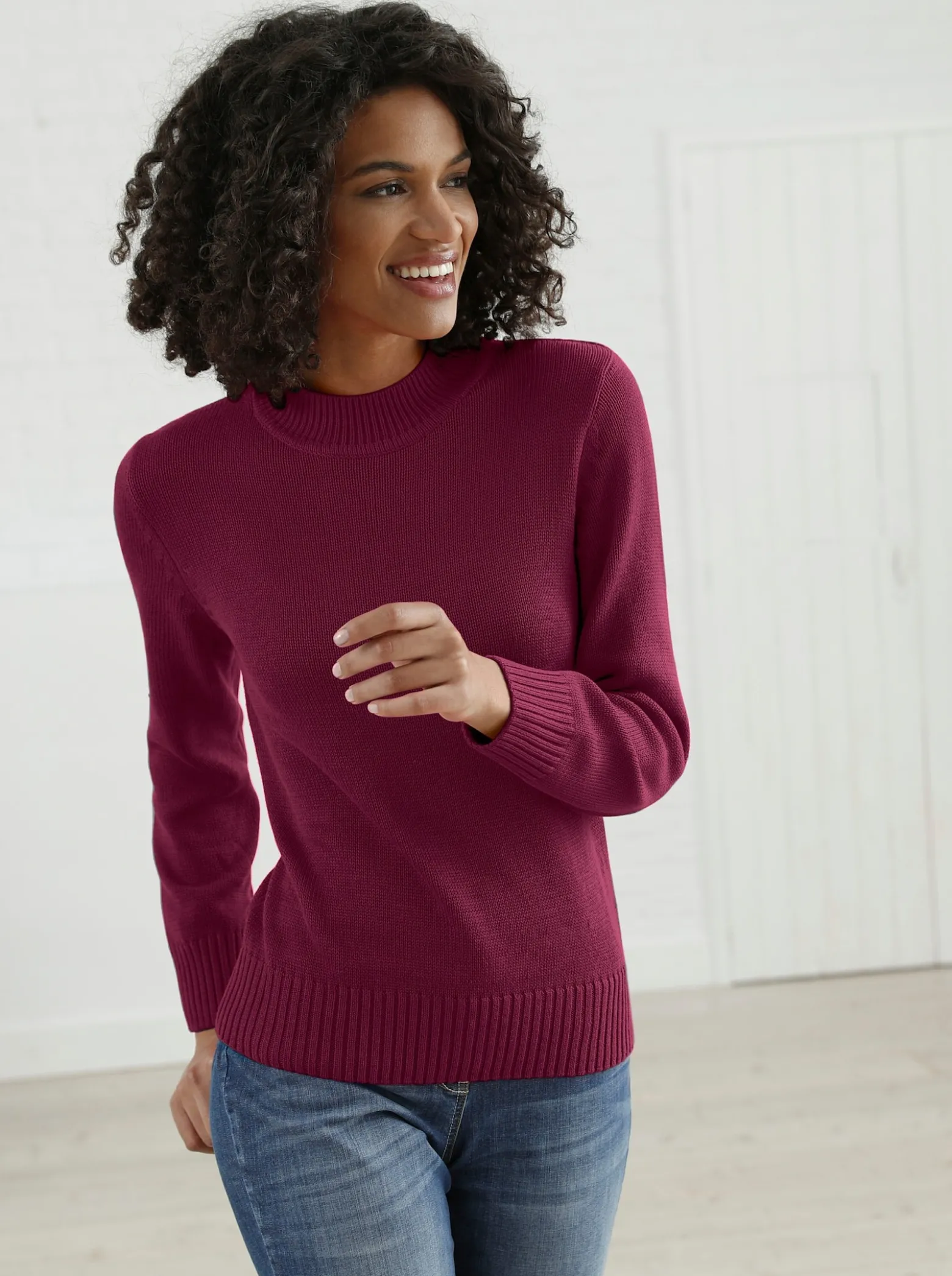 Strickpullover mit geripptem Stehkragen