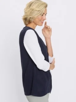 Strickweste mit Ajour-Muster im Vorderteil