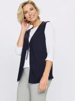Strickweste mit Ajour-Muster im Vorderteil
