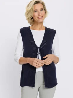 Strickweste mit Ajour-Muster im Vorderteil
