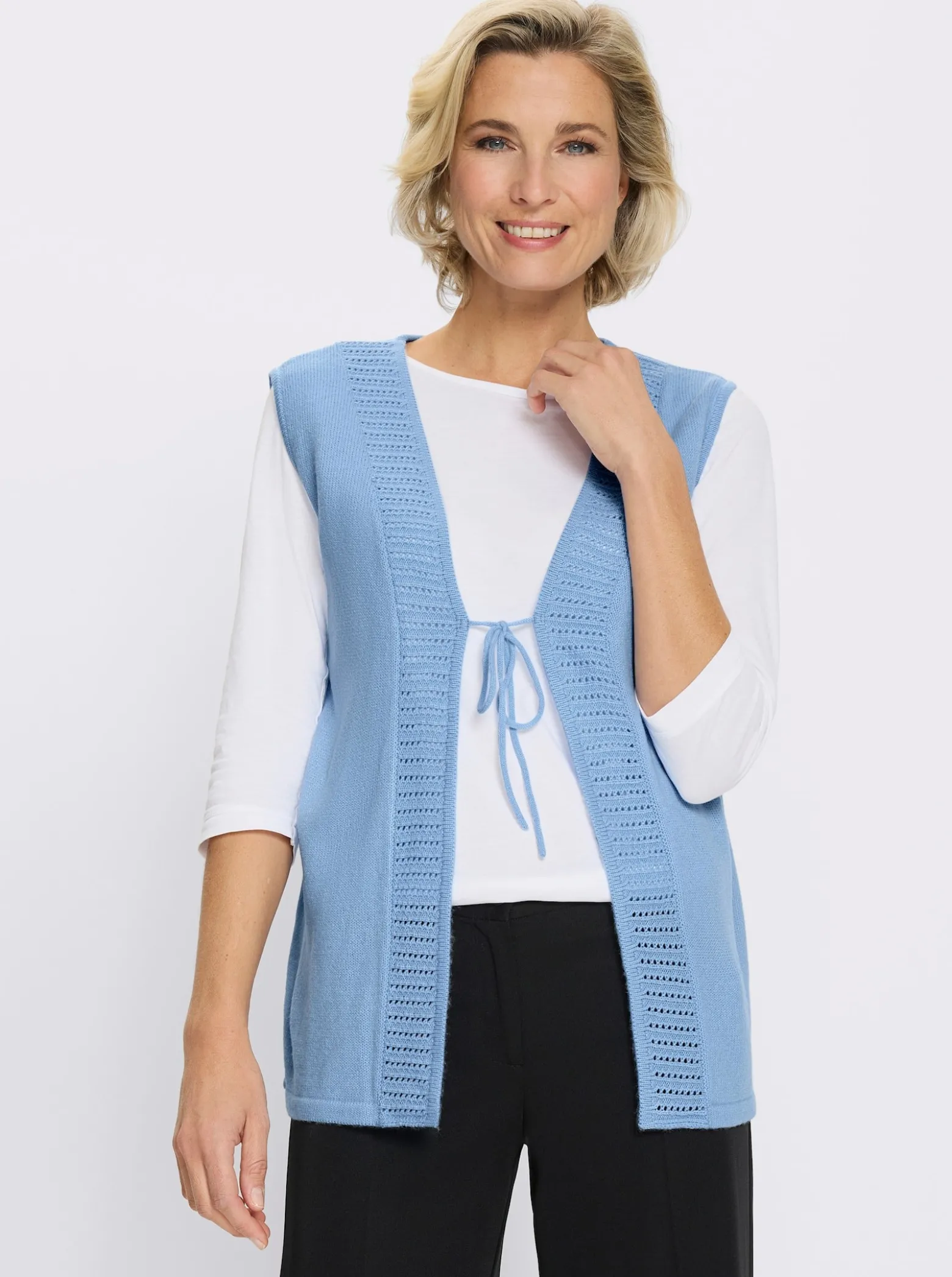 Strickweste mit Ajour-Muster im Vorderteil
