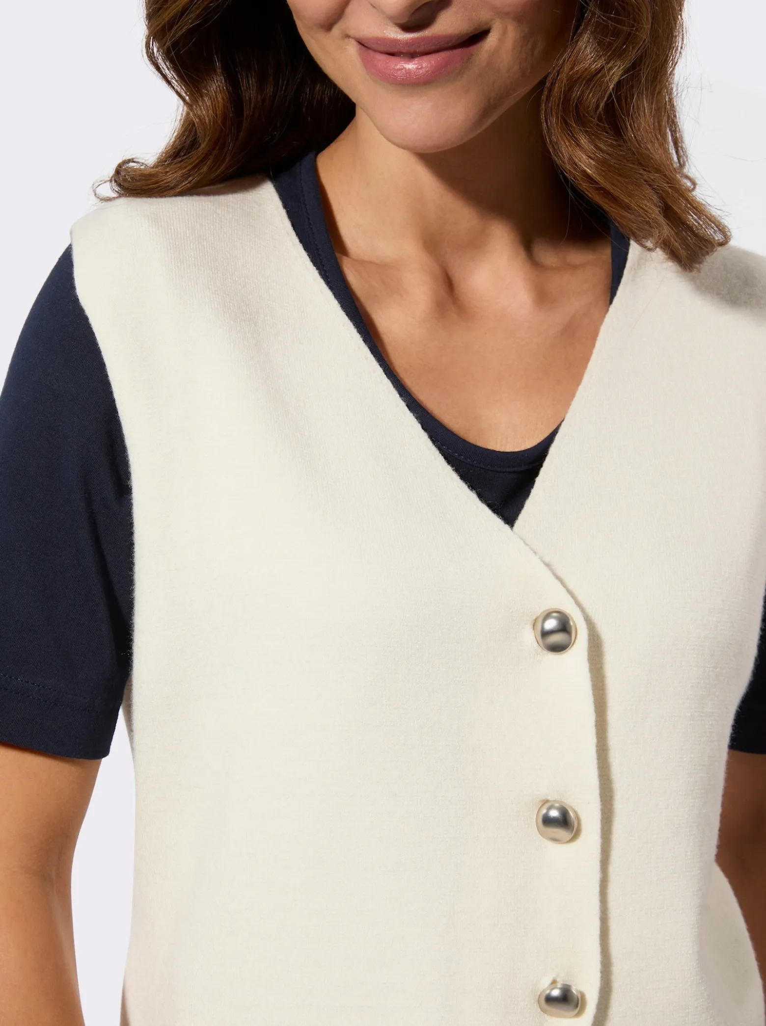 Strickweste mit asymmetrischem V-Ausschnitt