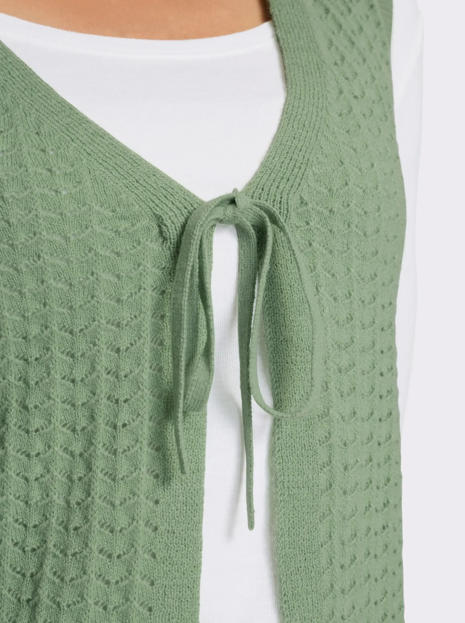 Strickweste mit Bindeband