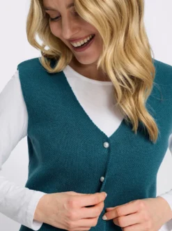 Strickweste mit Knöpfen in Perlen-Optik