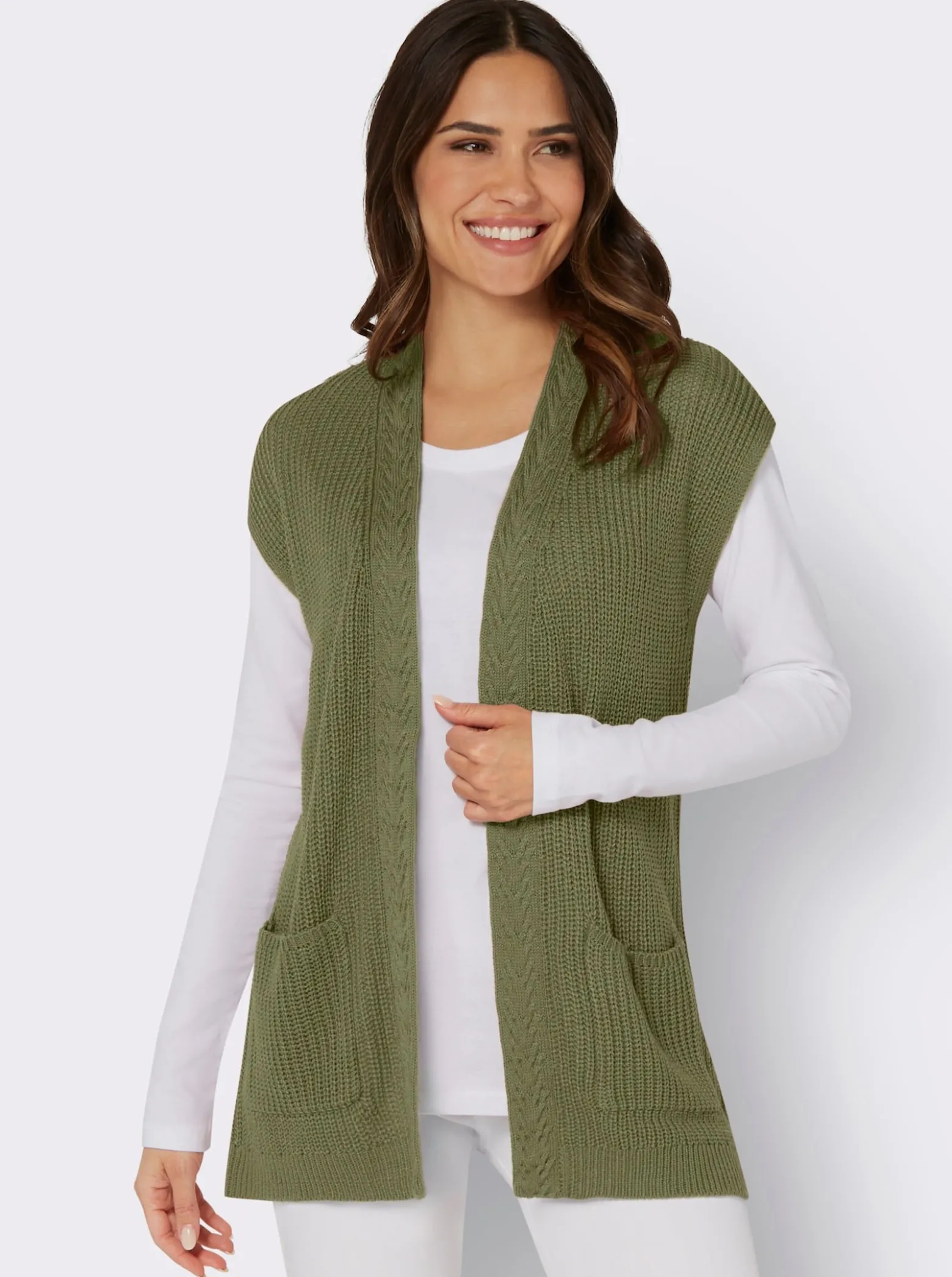 Strickweste mit Zopfmuster vorne