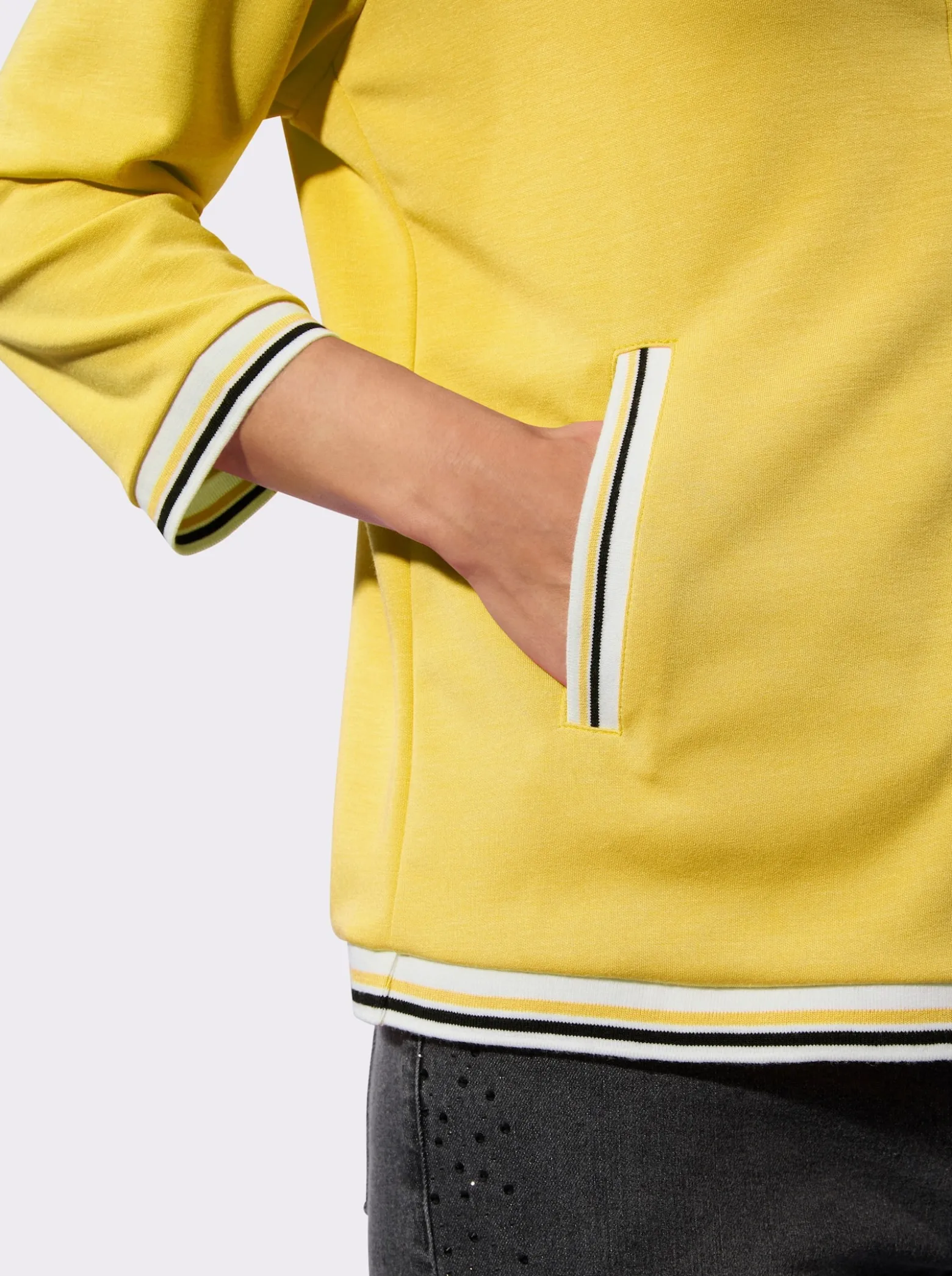 Sweatjacke mit gestreiften Bündchen