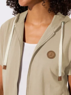 Sweatjacke mit Kapuze