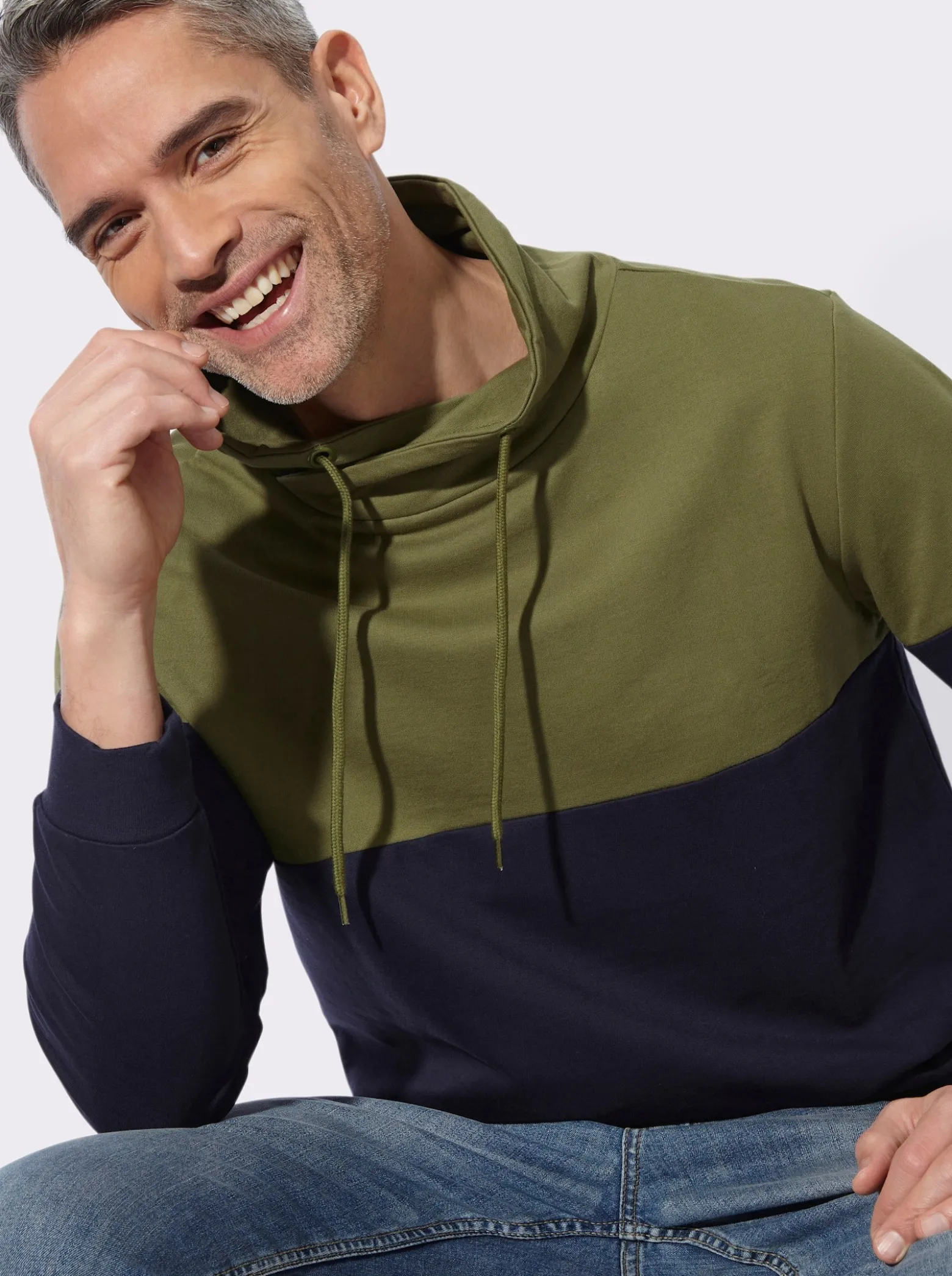 Sweatshirt mit überlappendem Stehkragen
