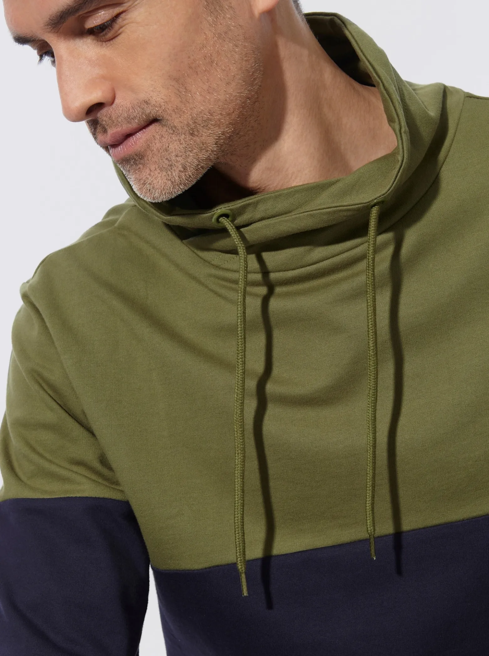 Sweatshirt mit überlappendem Stehkragen