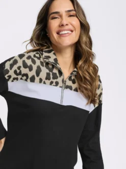 Sweatshirt mit Einsatz im Leo-Look