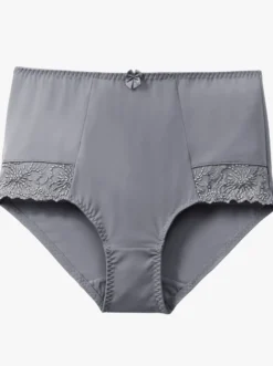 Taillenslip mit Elastik-Abschlüssen