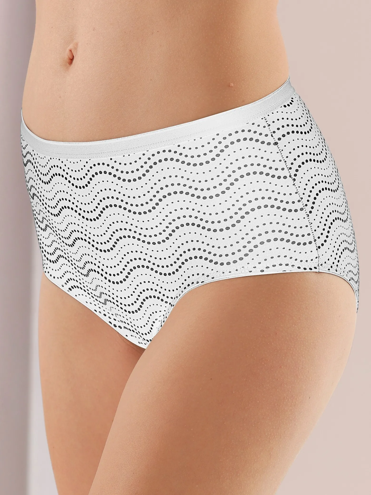 Taillenslip mit flachen Beinabschlüssen