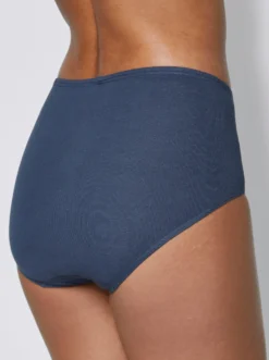 Taillenslip mit hoher Beinhöhe