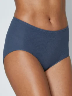 Taillenslip mit hoher Beinhöhe