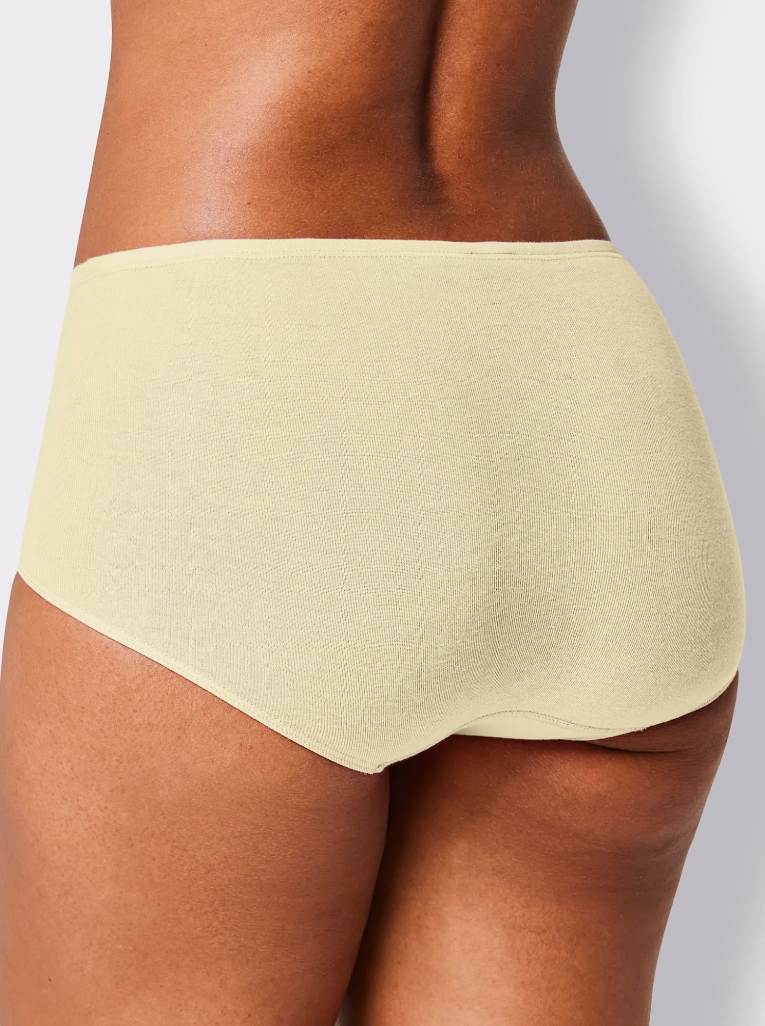 Taillenslip mit hoher Beinhöhe