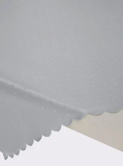 Tischdecke mit gebogtem Abschluss