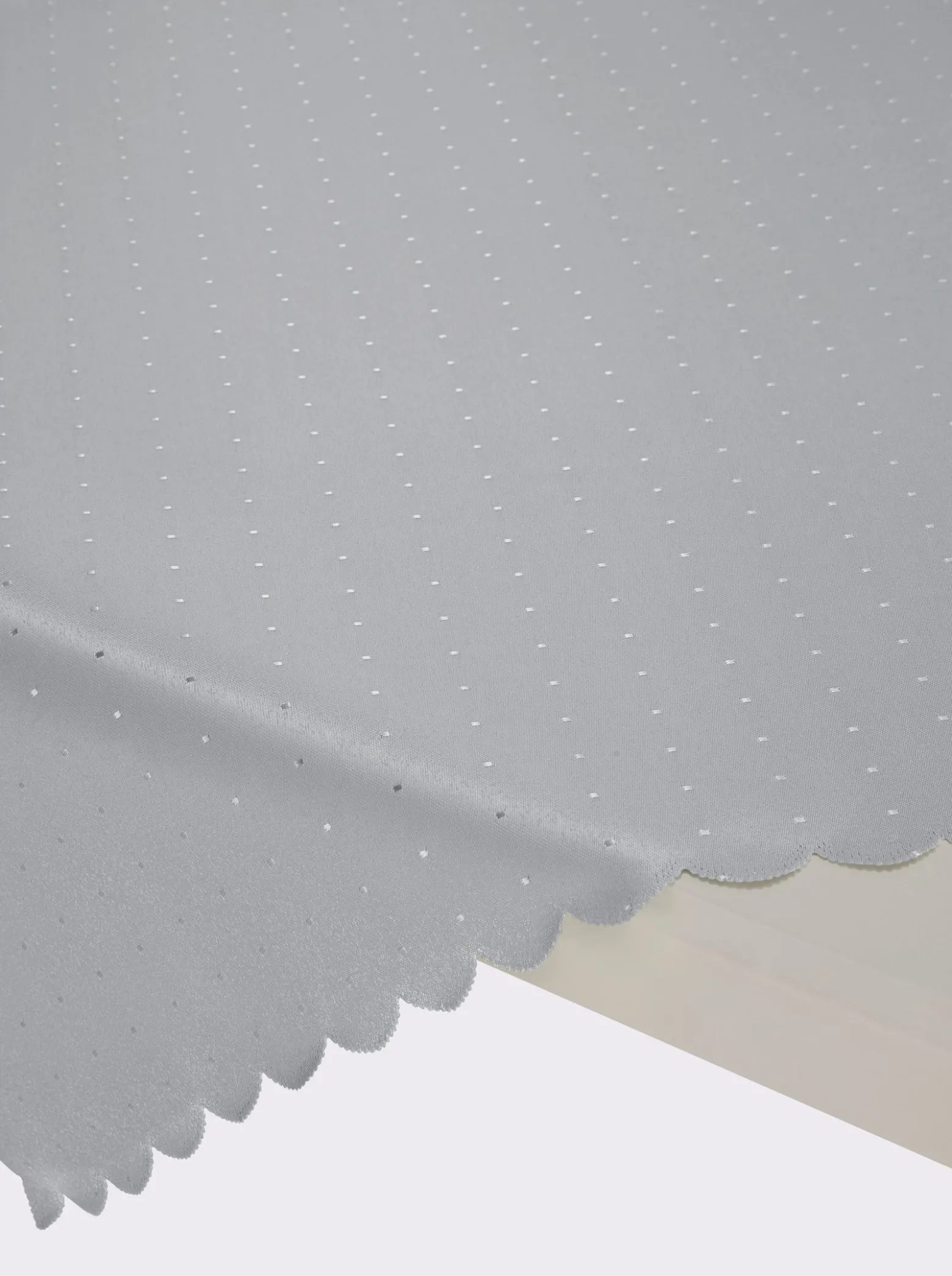 Tischdecke mit gebogtem Abschluss
