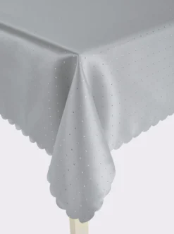 Tischdecke mit gebogtem Abschluss