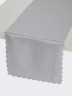 Tischdecke mit gebogtem Abschluss