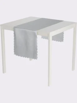 Tischdecke mit gebogtem Abschluss