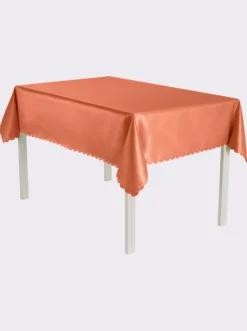Tischdecke mit gebogtem Abschluss