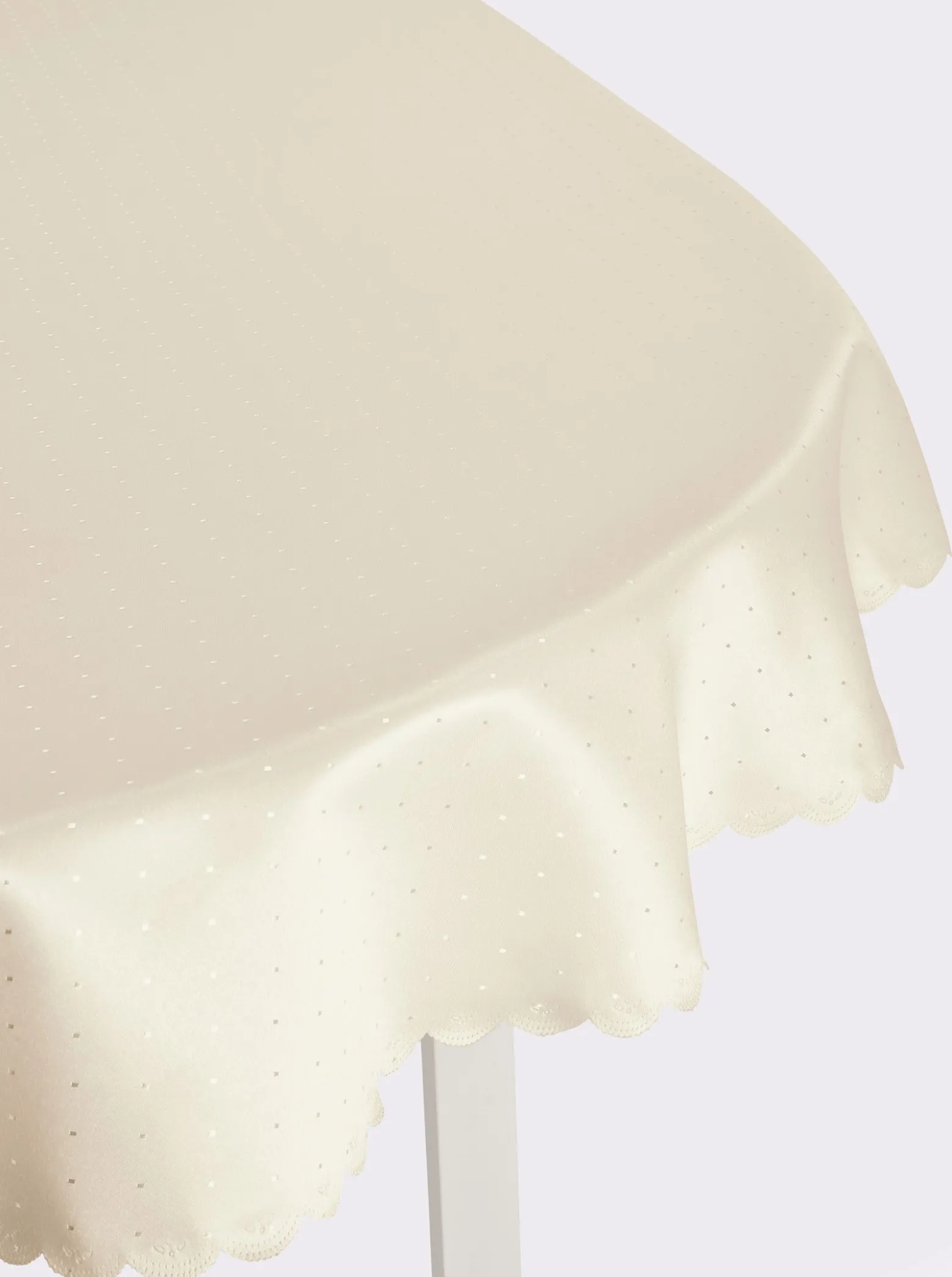 Tischdecke mit gebogtem Abschluss