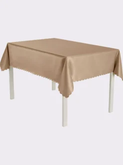 Tischdecke mit gebogtem Abschluss