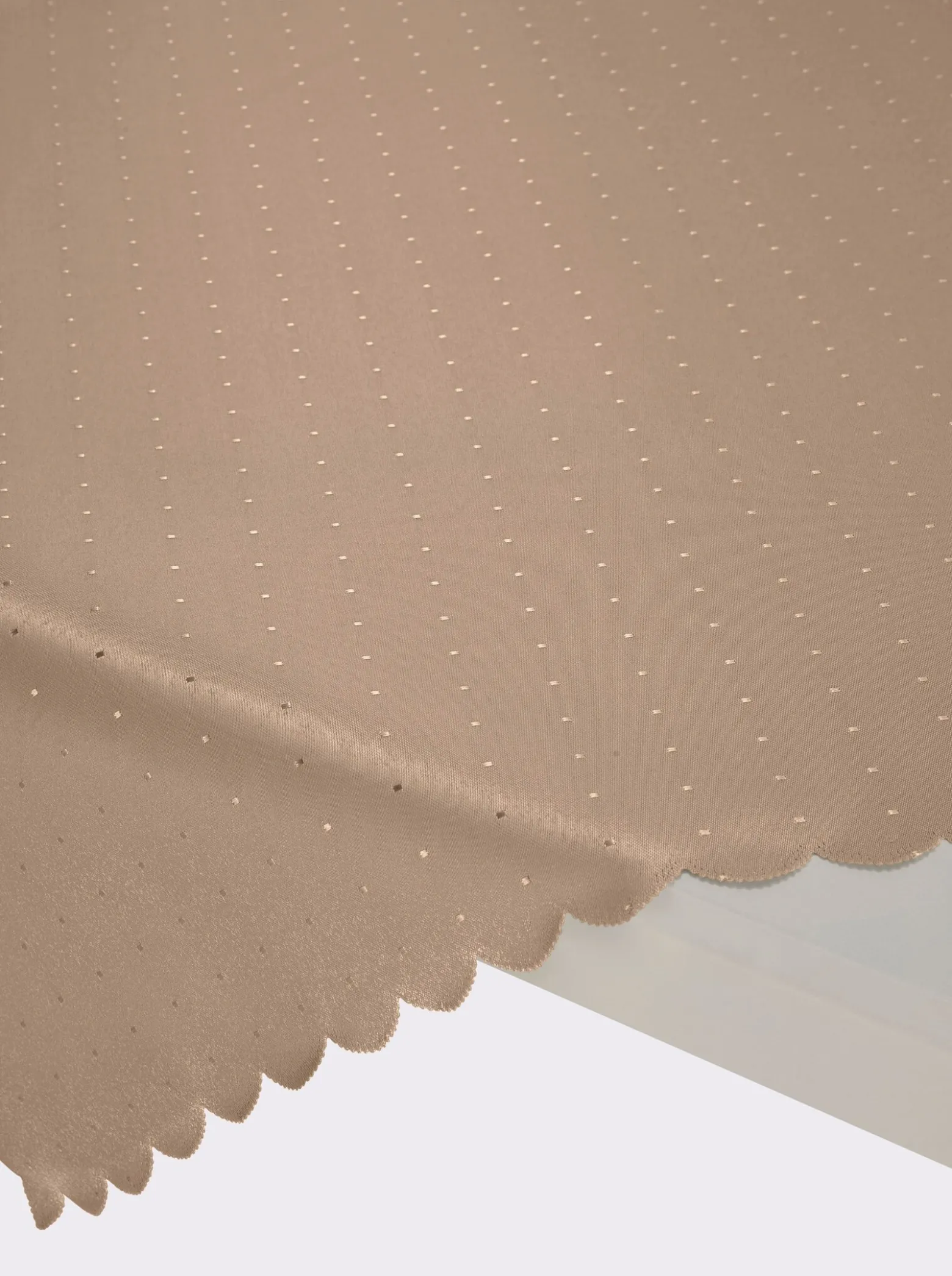 Tischdecke mit gebogtem Abschluss