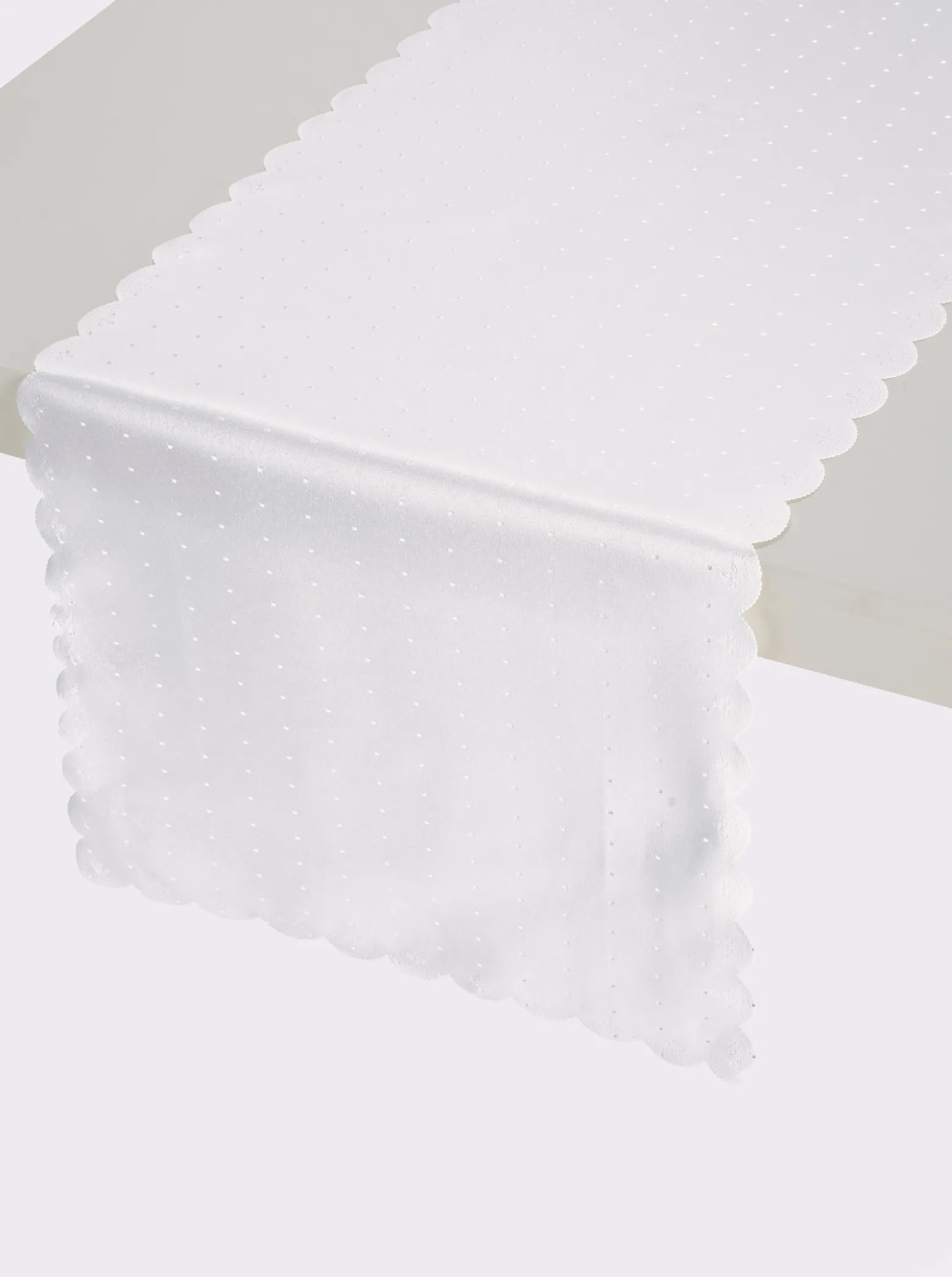 Tischdecke mit gebogtem Abschluss