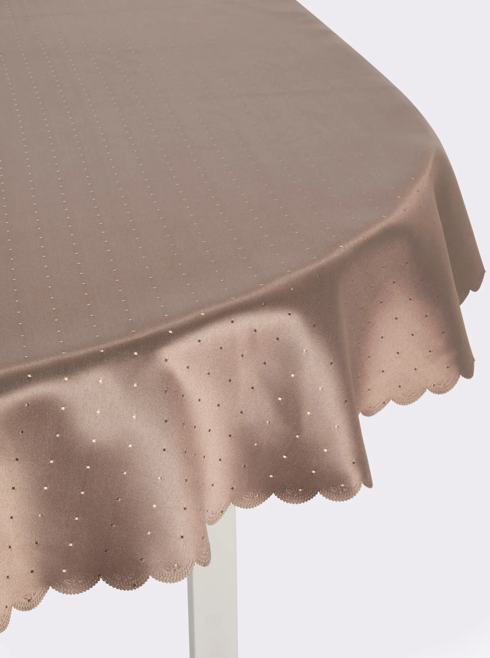 Tischdecke mit gebogtem Abschluss