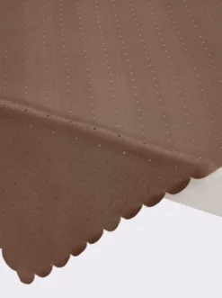 Tischdecke mit gebogtem Abschluss