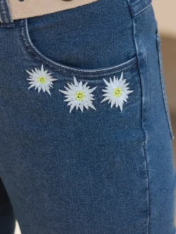 Trachtenjeans mit Edelweiß-Stickerei