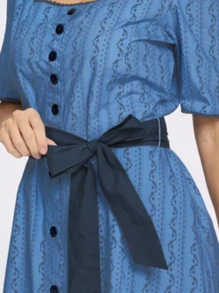 Trachtenkleid mit Bindegürtel