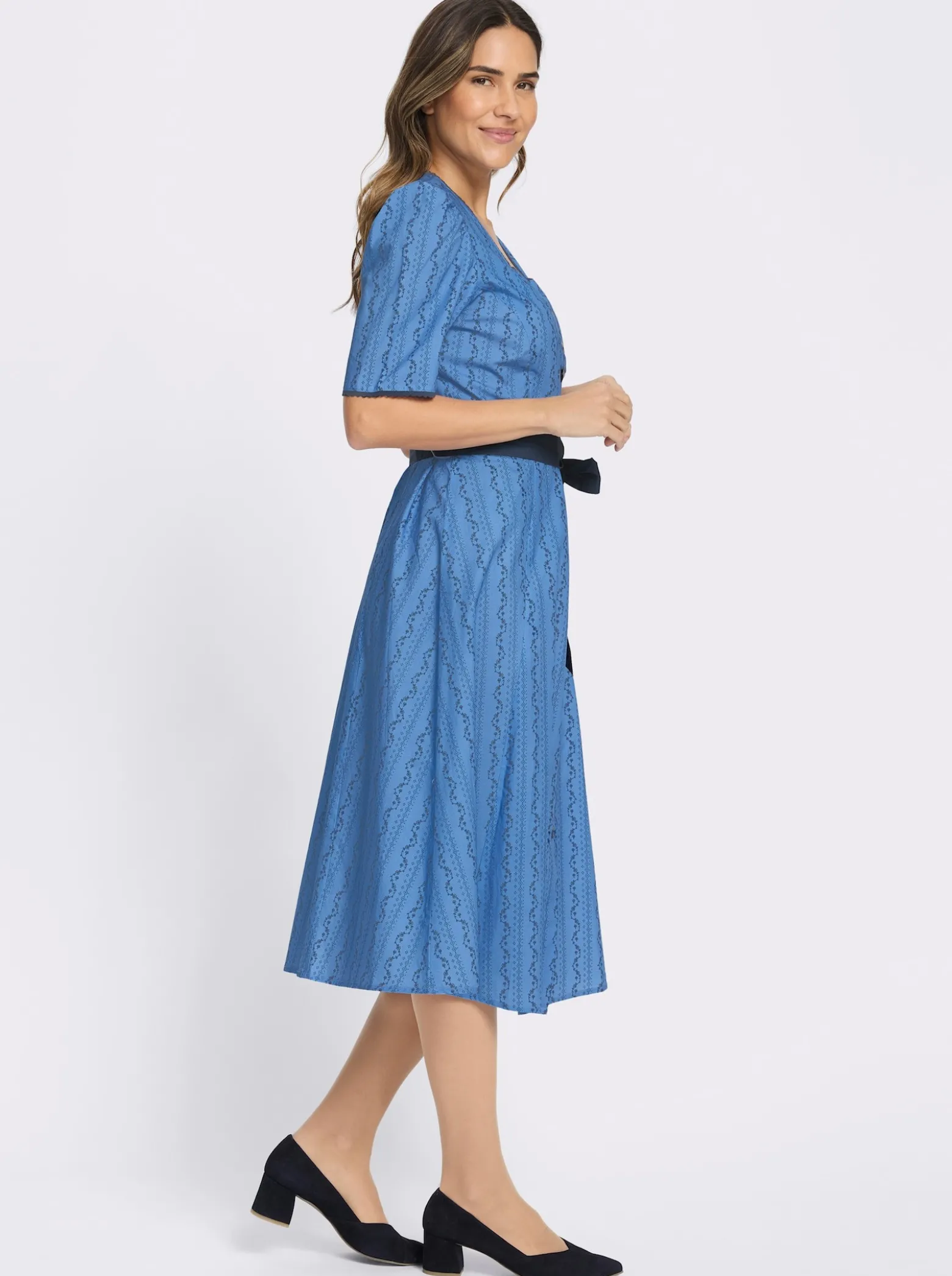 Trachtenkleid mit Bindegürtel