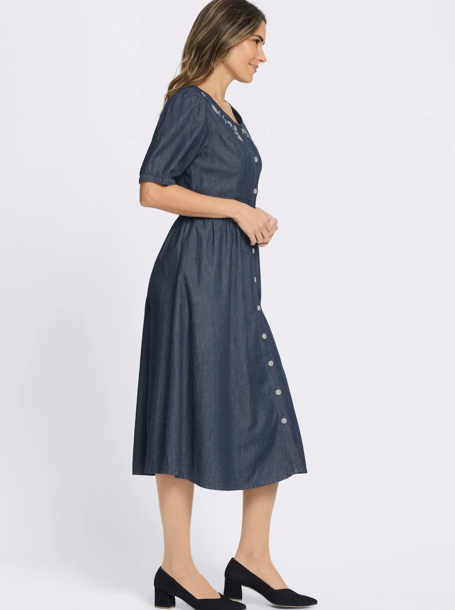 Trachtenkleid mit floraler Stickerei