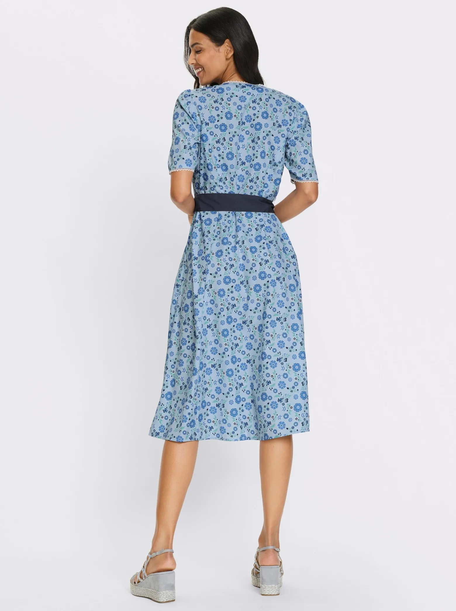 Trachtenkleid mit leichten Puffärmeln