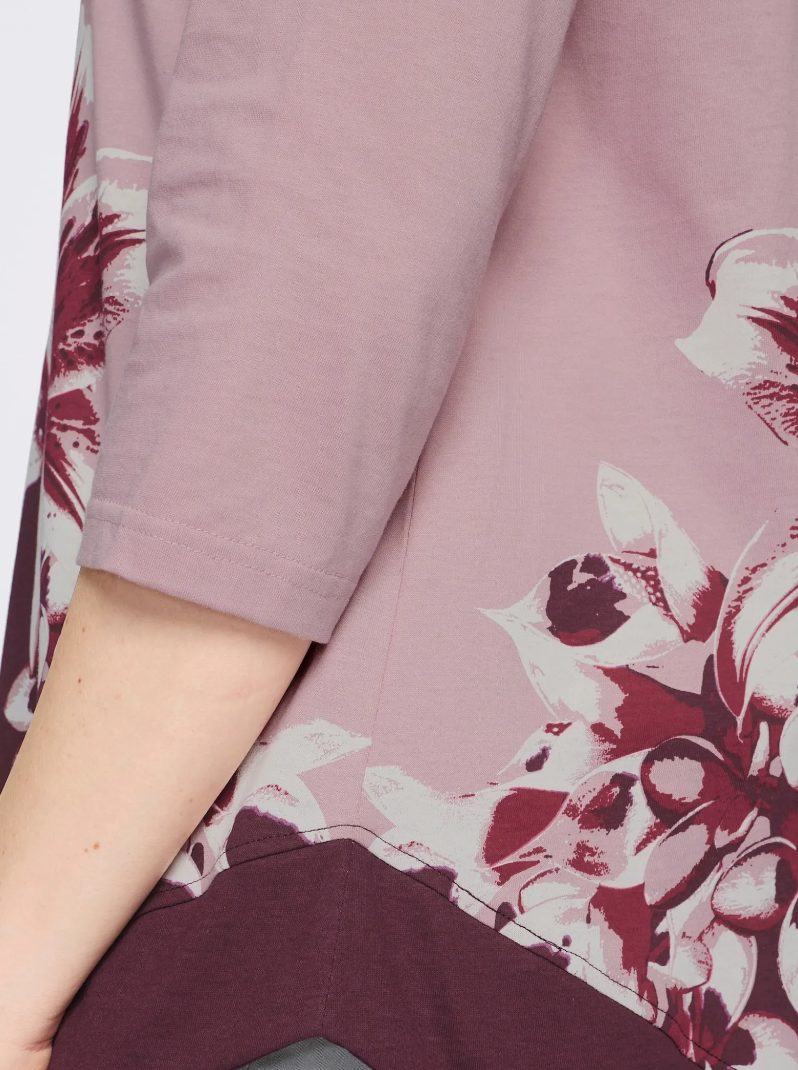 Tunikashirt mit spitz zulaufendem Saum