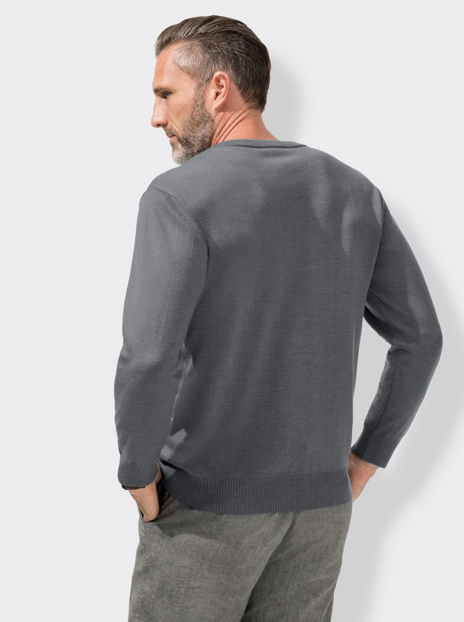 V-Ausschnitt-Pullover
