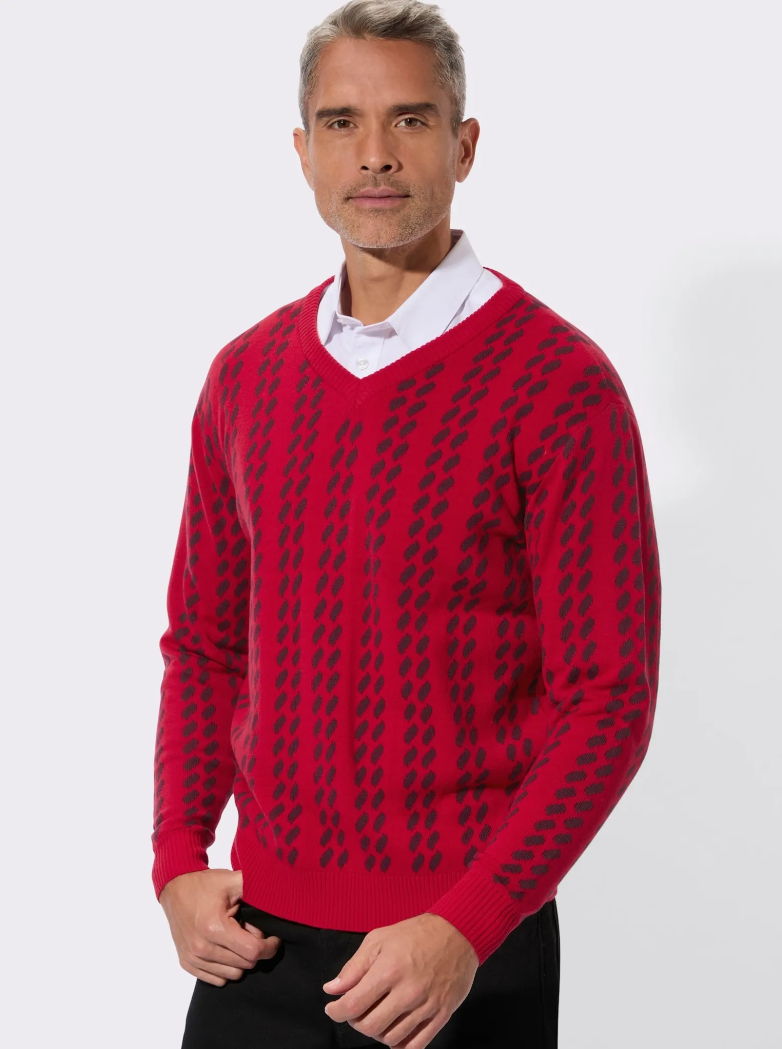 V-Ausschnitt-Pullover im grafischen Strickmuster