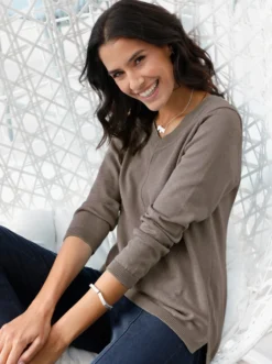 V-Ausschnitt-Pullover mit Biesen vorne