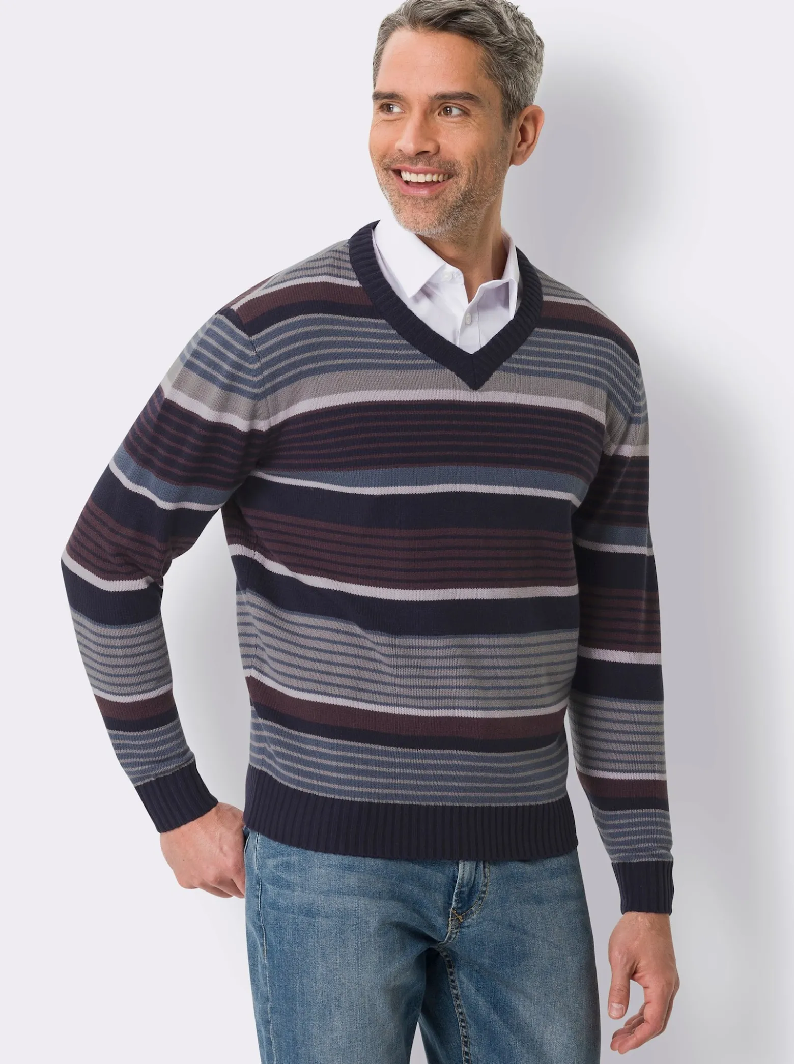 V-Ausschnitt-Pullover mit Ringel-Muster