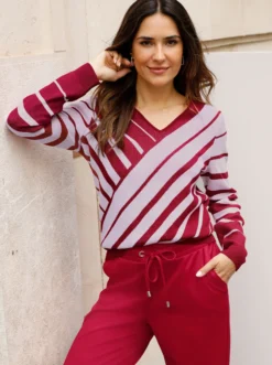 V-Ausschnitt-Pullover mit Streifen-Muster