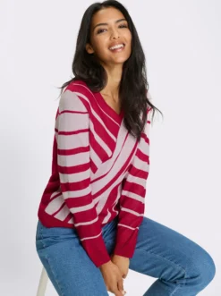 V-Ausschnitt-Pullover mit Streifen-Muster